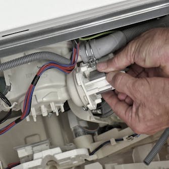 Astianpesukoneen poistopumppu: Nyt voit ruuvata pumpun irti Astianpesukoneen poistopumppu: Nyt voit ruuvata pumpun irti